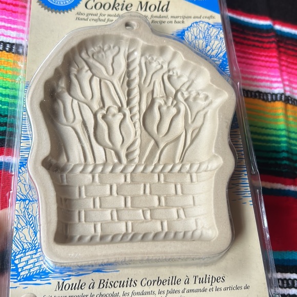 Wilton Tulip Basket Cookie Mold - Picture 2 of 6